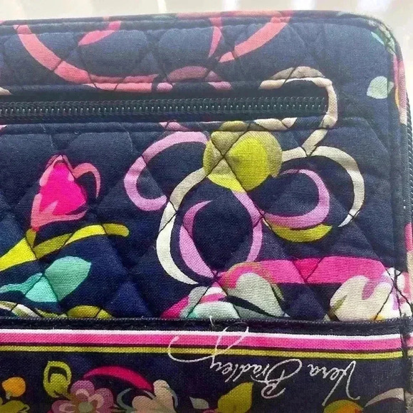 Vera Bradley turn lock front quilted large wallet - Picture 3 of 9